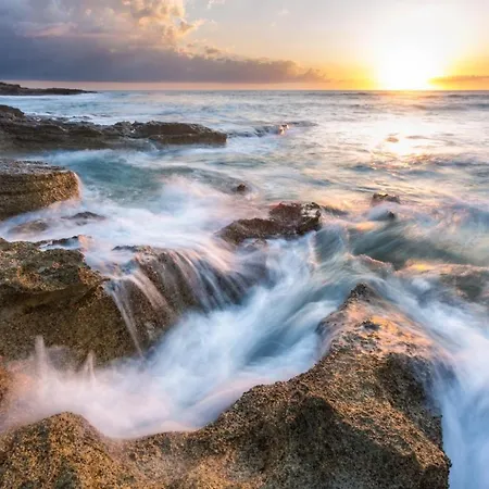 Anastasia Villa Coral Bay