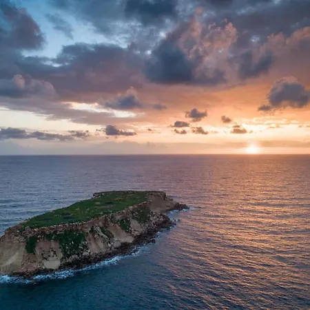 Anastasia Villa Coral Bay